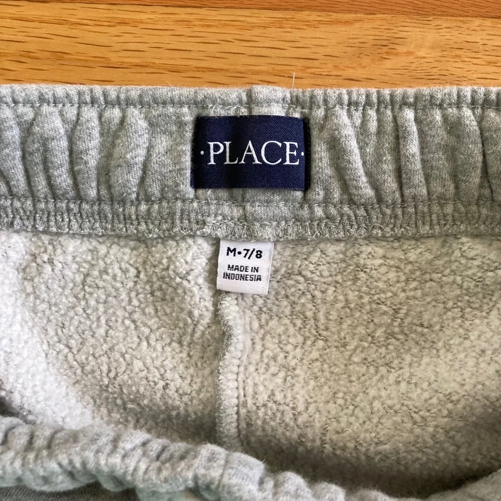 Boy’s size 7-8 Children’s Place Heather Gray sweatpants with elastic waistband